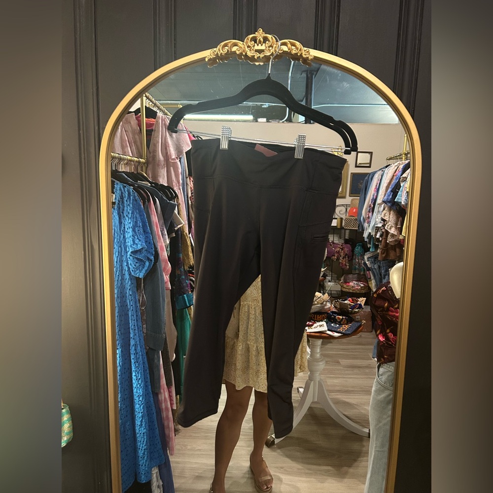 Lululemon Cropped Leggings with Zipper Side Pocket